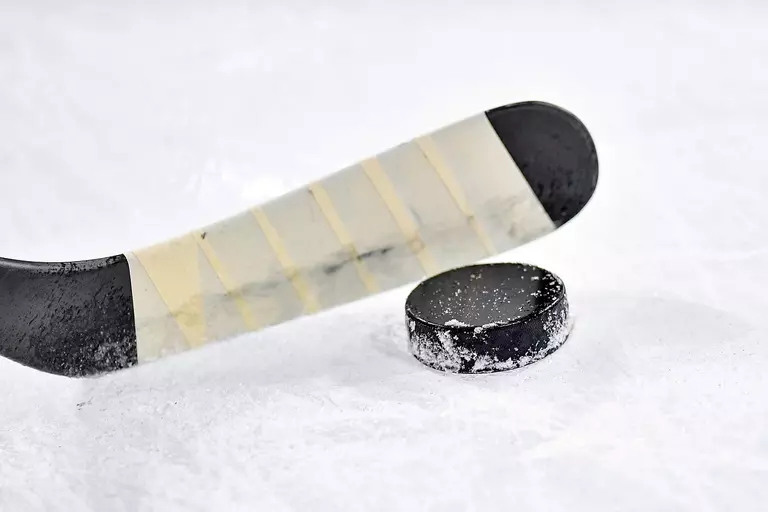 Eishockey spielen im Verein oder Halle in der Nähe